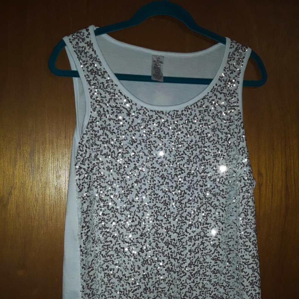 Sleeveless sequined tank top